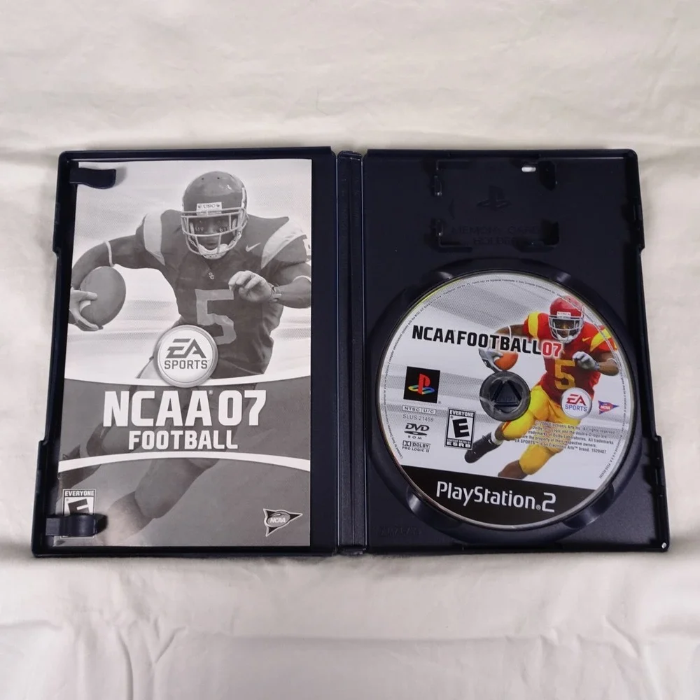 Play Station 2 - EA Sports‎ NCAA 07 Football w/ manual